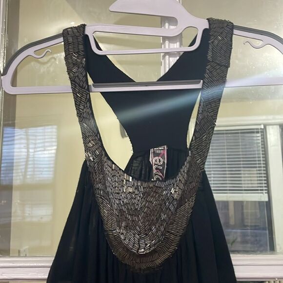 Gently used just one black beaded sleeveless summer vacation casual tank top - Picture 2 of 6